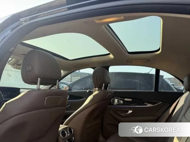 Mercedes-Benz E-Class W213 2018 Черный из Кореи, фото 2