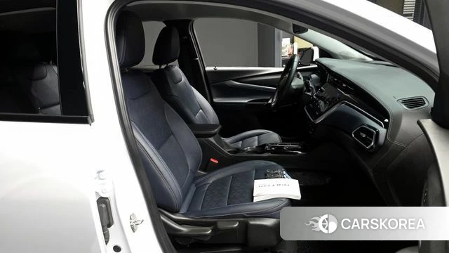 Chevrolet (GM Daewoo) Bolt EUV 2023 Белый из Кореи, фото 2