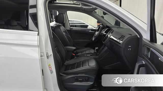 Volkswagen Tiguan second Generation 2022 Белый из Кореи, фото 2