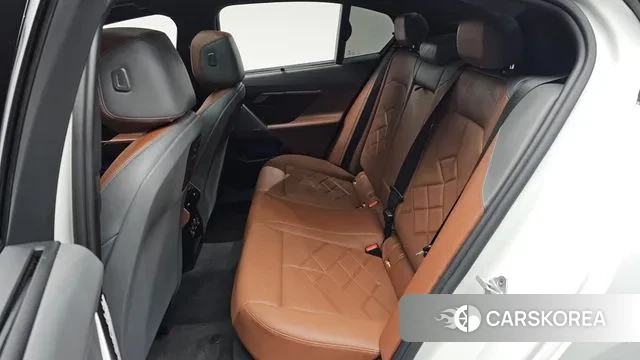 BMW i5 (G60) 2024 Белый из Кореи, фото 2