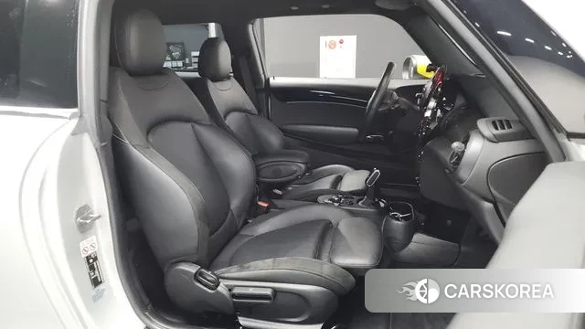 Mini Cooper Electric 2022 Серебряный из Кореи, фото 2