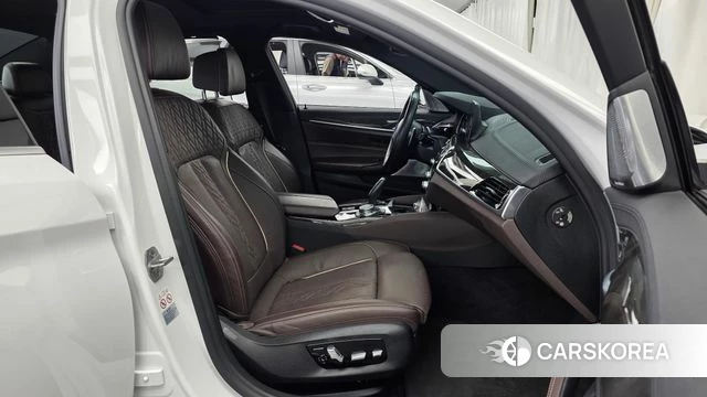 BMW 5 Series (G30) 2018 Белый из Кореи, фото 2