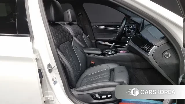 BMW 5 Series (G30) 2021 Белый из Кореи, фото 2