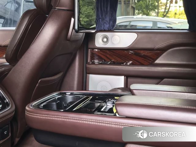 Lincoln Navigator 2022 Черный из Китая, фото 2