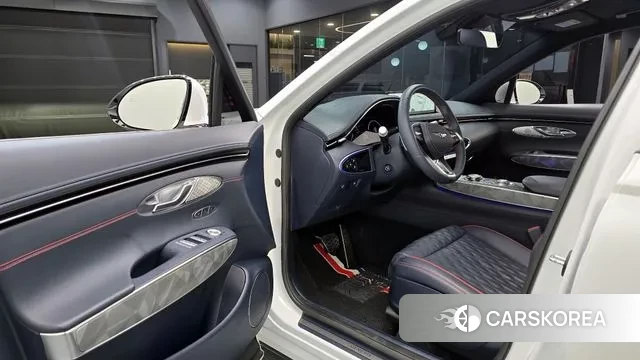 Genesis GV70 2023 Белый из Кореи, фото 2