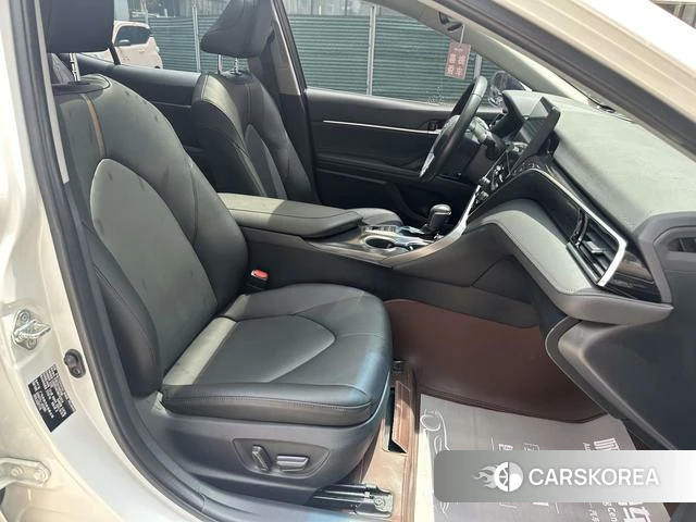 Toyota Camry 2021 Белый из Китая, фото 2