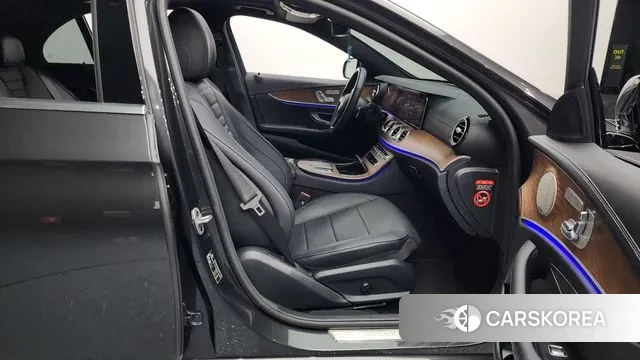 Mercedes-Benz E-Class W213 2023 Черный из Кореи, фото 2