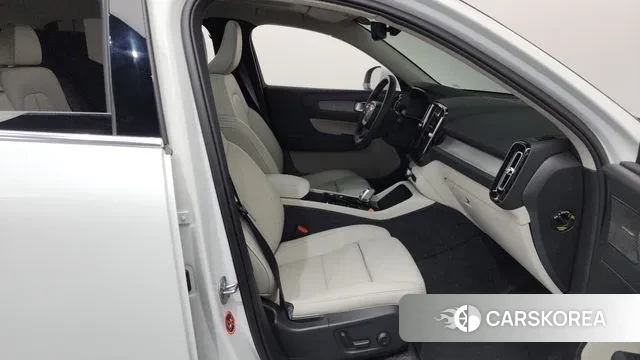 Volvo XC40 2025 Белый из Кореи, фото 2