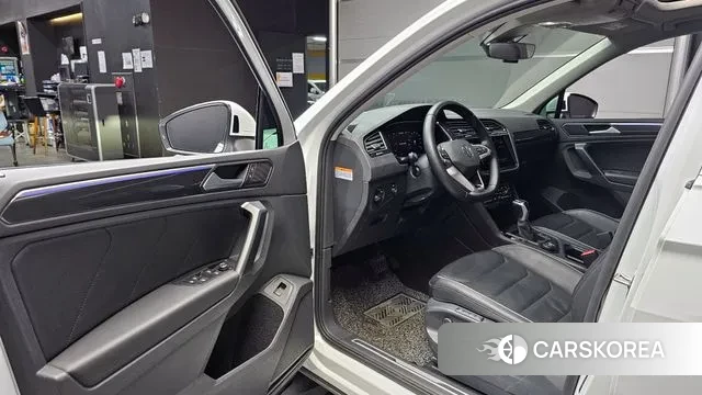 Volkswagen Tiguan second Generation 2022 Белый из Кореи, фото 2