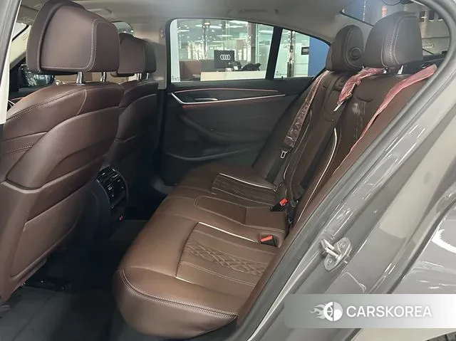 BMW 5 Series (G30) 2020 Серый из Кореи, фото 2