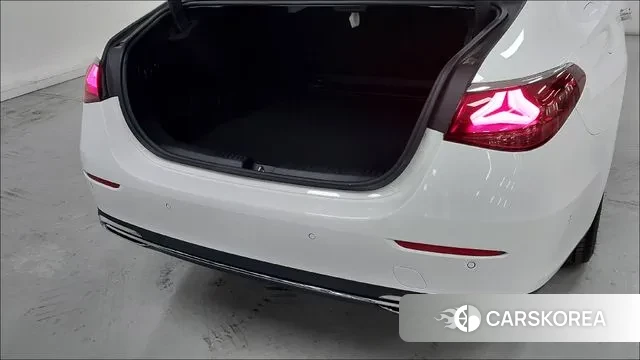 Mercedes-Benz E-Class W214 2024 Белый из Кореи, фото 2