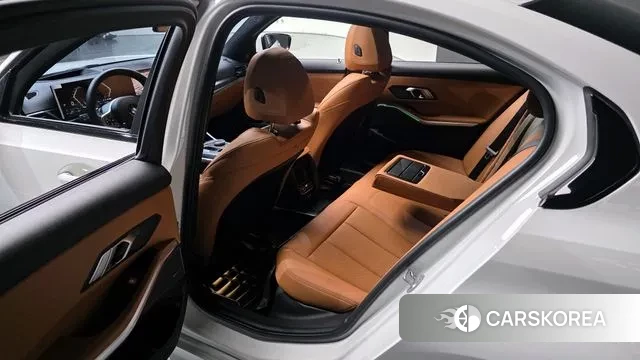 BMW 3 Series (G20) 2023 Белый из Кореи, фото 2