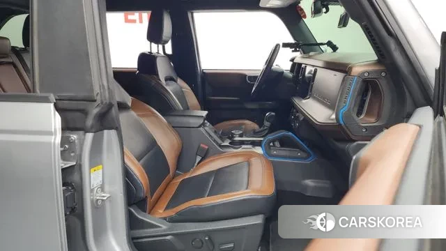 Ford Bronco 6th Generation 2022 Серебряный из Кореи, фото 2