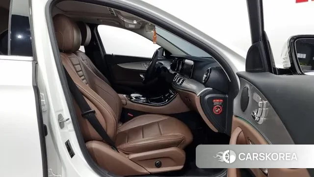 Mercedes-Benz E-Class W213 2018 Белый из Кореи, фото 2