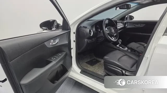 Kia The New K3 2nd generation 2021 Белый из Кореи, фото 2