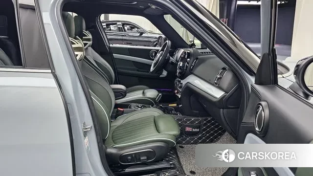 Mini Cooper Countryman 2022 Светло-серебряный цвет из Кореи, фото 2