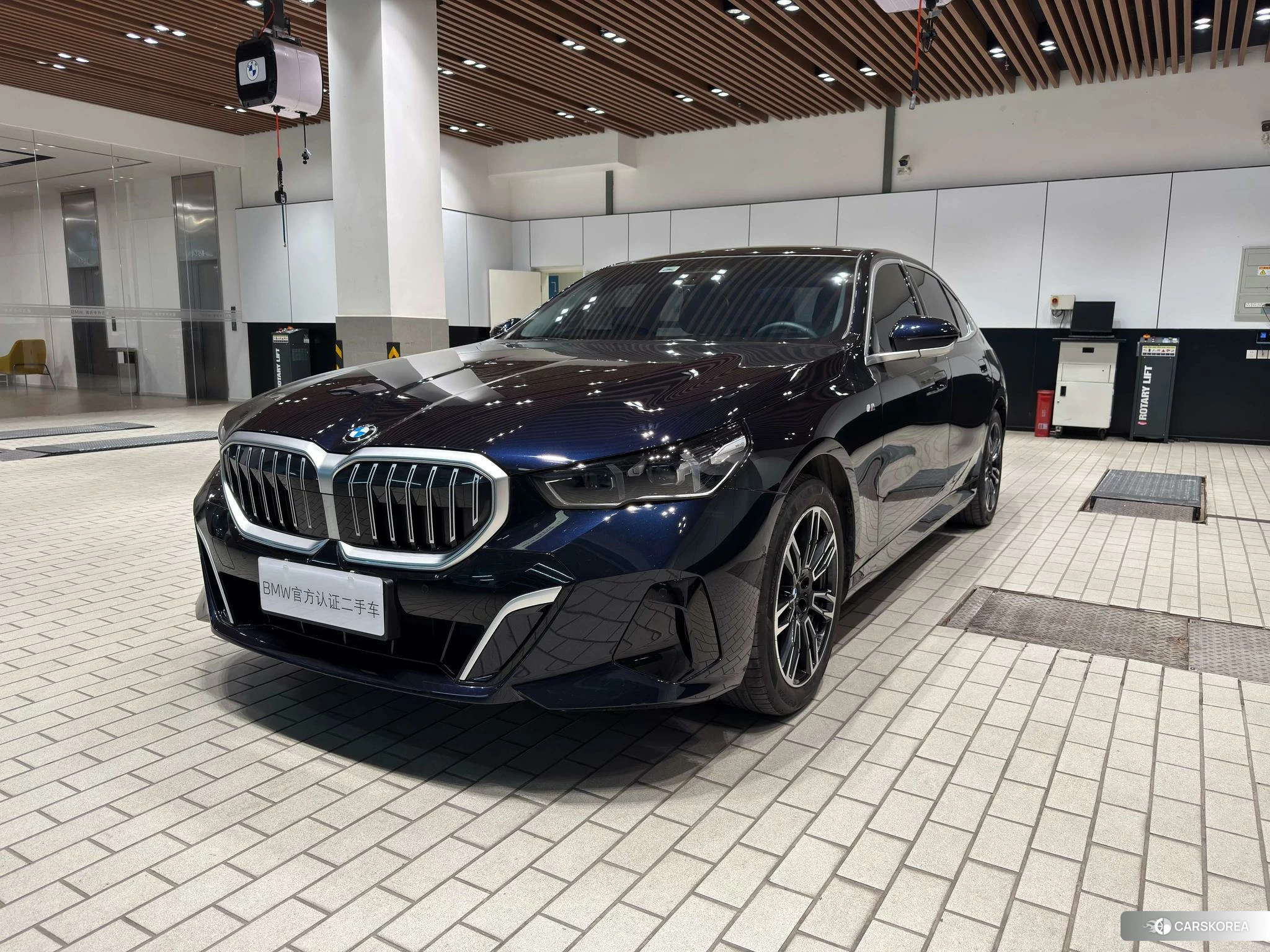 BMW 5 series 2024 Черный из Китая, фото 2