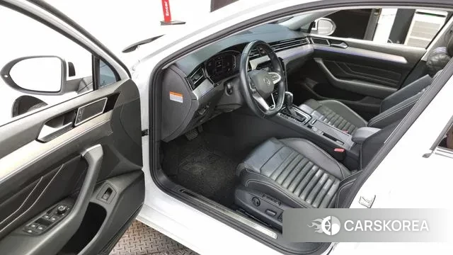 Volkswagen Passat GT (B8) 2021 Белый из Кореи, фото 2