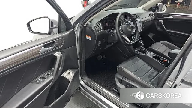 Volkswagen Tiguan Allspace 2024 Серый из Кореи, фото 2