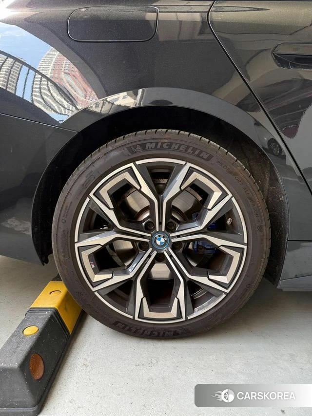BMW i4 2024 Черный из Кореи, фото 2