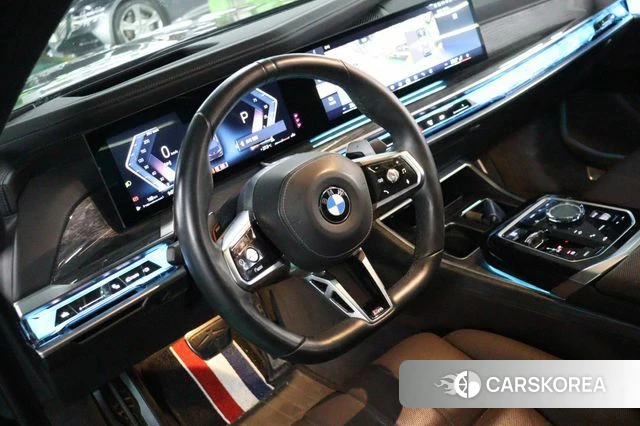 BMW 7 Series (G70) 2023 Черный из Кореи, фото 2