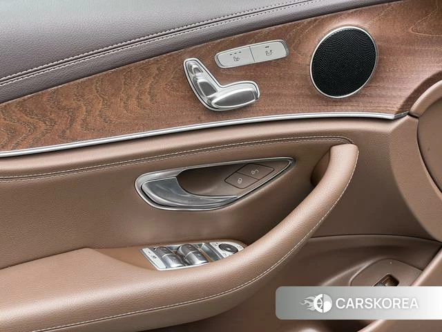 Mercedes-Benz E-class 2022 Черный из Китая, фото 2