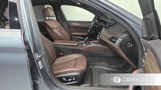 BMW 5 Series (G30) 2018 Серый из Кореи, фото 2