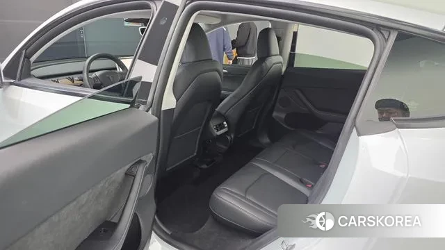 Tesla Model Y 2023 Белый из Кореи, фото 2