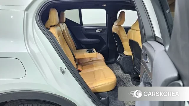 Volvo XC40 2021 Белый из Кореи, фото 2