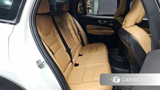 Volvo V60 Cross-Country 2nd Generation 2020 Белый из Кореи, фото 2