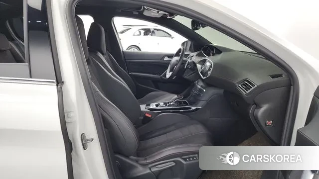 Peugeot 308 second generation 2019 Белый из Кореи, фото 2