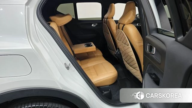Volvo XC40 2022 Белый из Кореи, фото 2