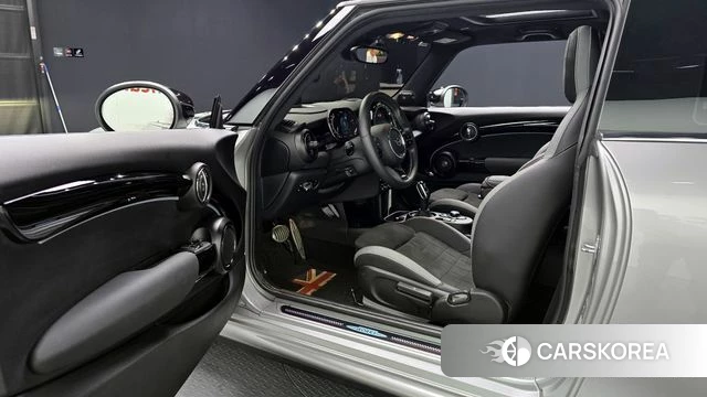Mini Cooper S 2023 Серебряный из Кореи, фото 2