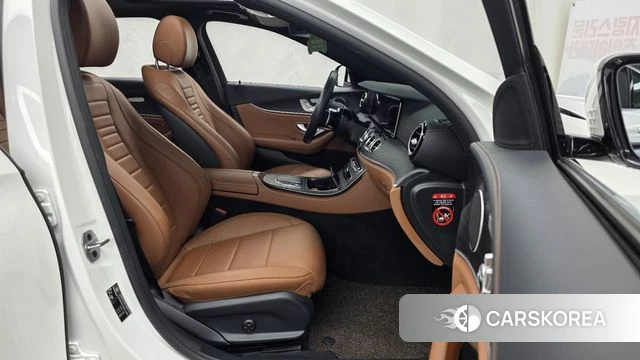 Mercedes-Benz E-Class W213 2021 Белый из Кореи, фото 2