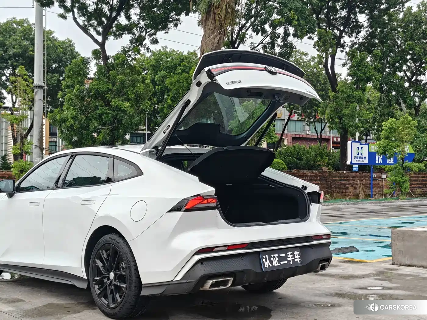 Chang'an UNI-V 2024 Белый из Китая, фото 2
