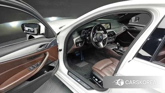 BMW 5 Series (G30) 2019 Белый из Кореи, фото 2