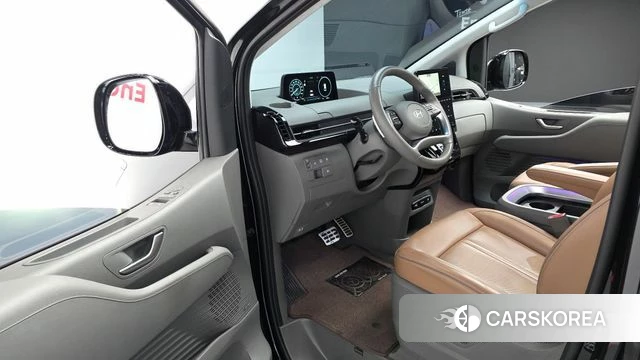 Hyundai Staria 2024 Черный из Кореи, фото 2