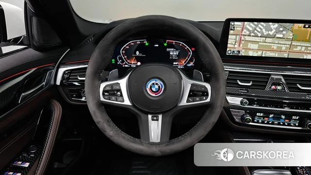 BMW 5 Series (G30) 2023 Белый из Кореи, фото 2