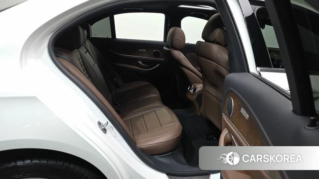 Mercedes-Benz E-Class W213 2021 Белый из Кореи, фото 2