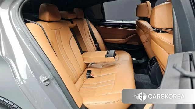 BMW 5 Series (G30) 2022 Серый из Кореи, фото 2