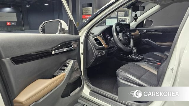 Kia Seltos 2022 Белый из Кореи, фото 2