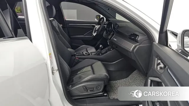 Audi Q3 (F3) 2024 Белый из Кореи, фото 2