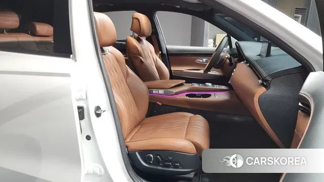 Genesis GV70 2023 Белый из Кореи, фото 2