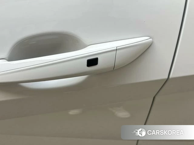 Hyundai Elantra 2022 Белый из Китая, фото 2