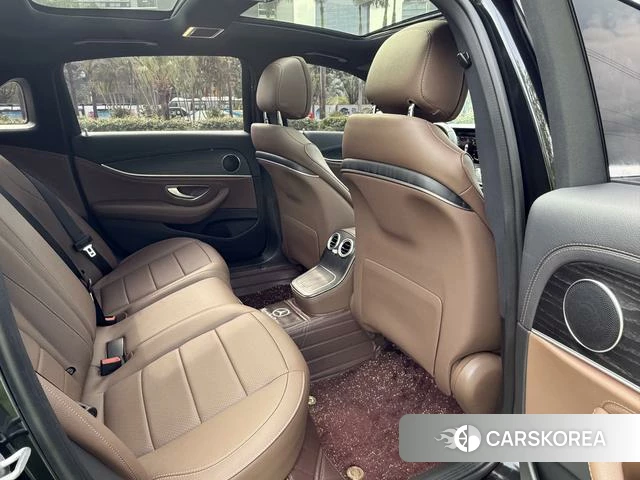 Mercedes-Benz E-class 2023 Черный из Китая, фото 2