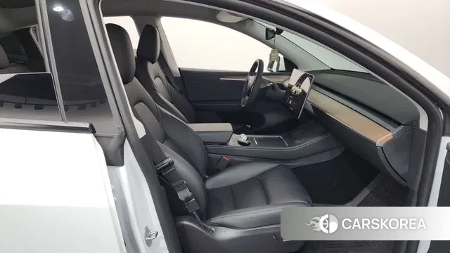 Tesla Model Y 2024 Белый из Кореи, фото 2