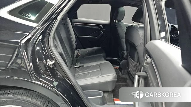 Audi Q3 (F3) 2023 Черный из Кореи, фото 2