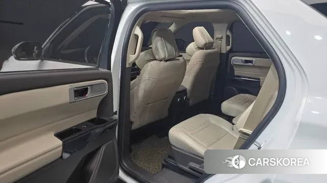 Ford Explorer 6th Generation 2021 Белый из Кореи, фото 2