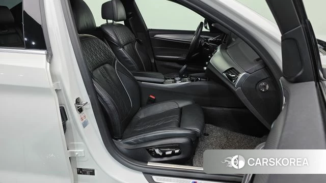 BMW 5 Series (G30) 2018 Белый из Кореи, фото 2