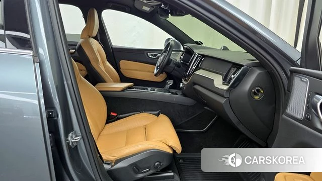 Volvo XC60 second Generation 2018 Серый из Кореи, фото 2